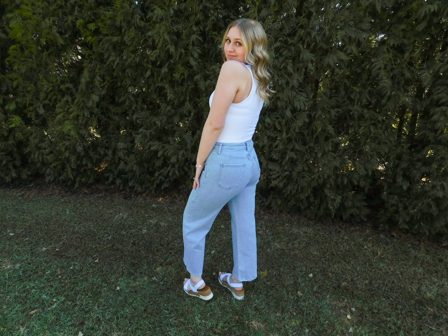 Light Wash High-Rise Cargo Pocket Wide Leg Jean